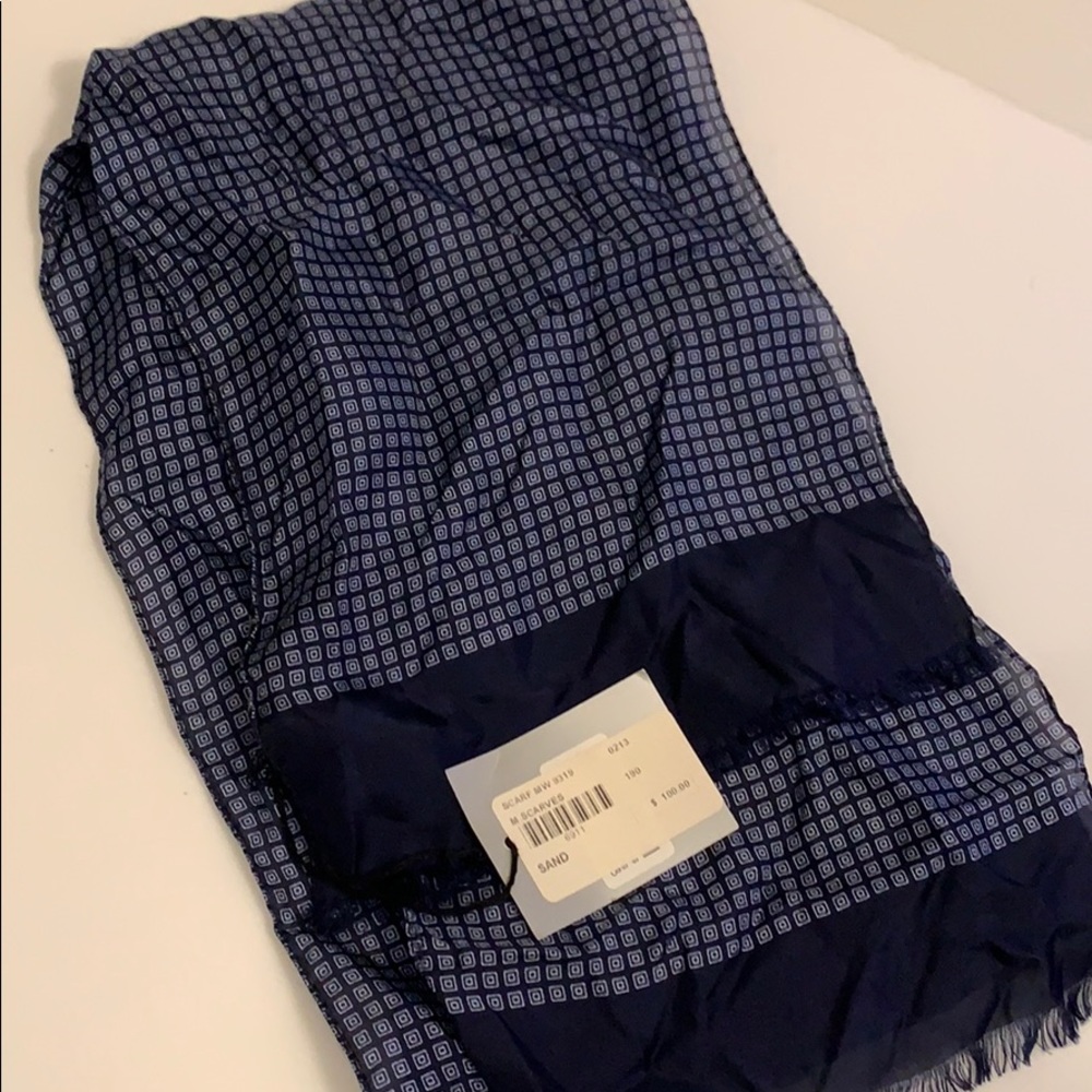 Brand new scarf